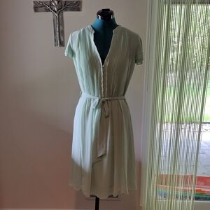 Brand db size 4 minty sage green dress